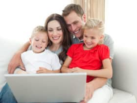 obitelj surfa internetom
