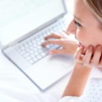 žena na laptopu
