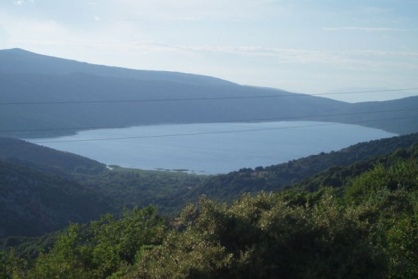 jezero na otoku cresu