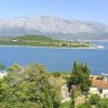 Pogled na otok Gubavac sa otoka Vrnika