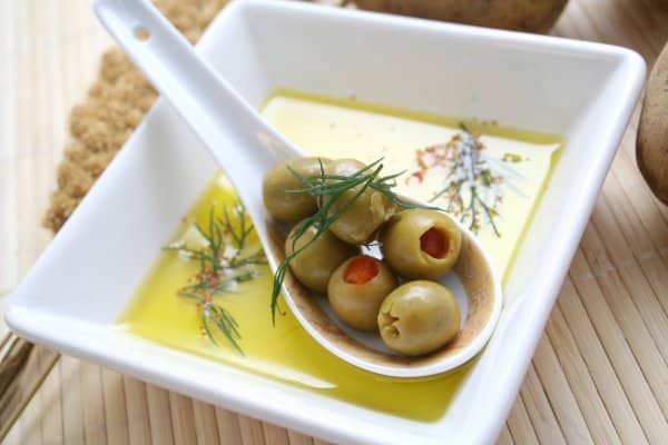 maslinovo ulje u zdjeli