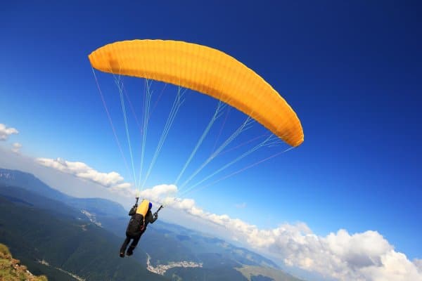 žuti paraglider