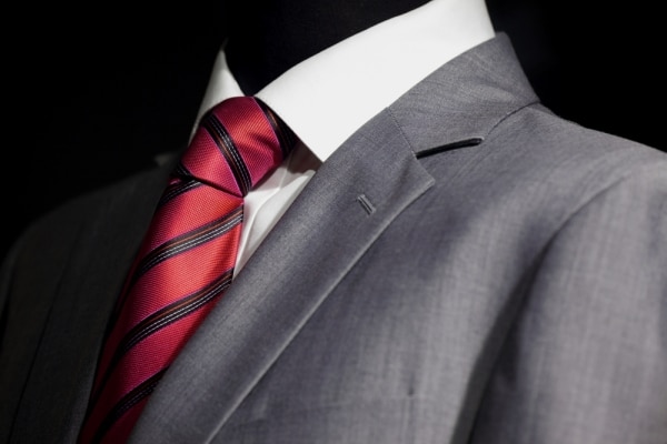 crveno-crna kravata
