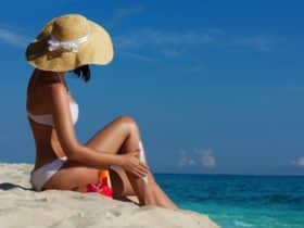 žena na plaži