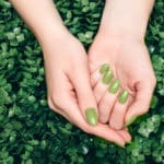 Kako odabrati zeleni lak za nokte