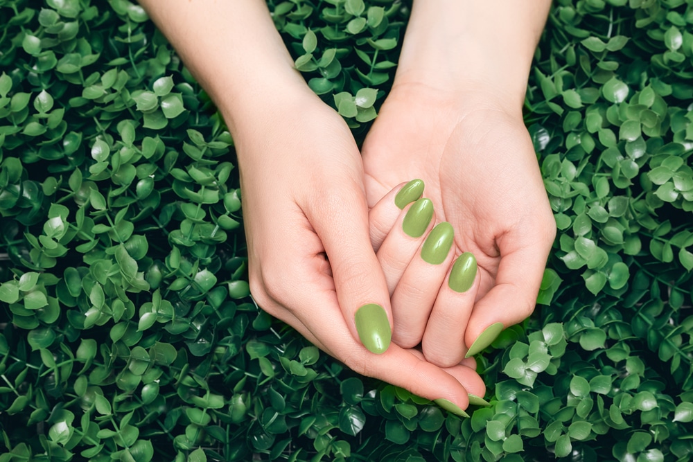 Kako odabrati zeleni lak za nokte