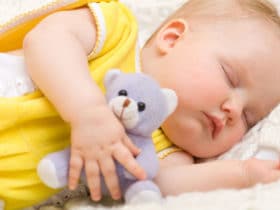 beba spava - fiziološka otopina