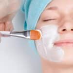 nanošenje maske na lice