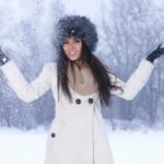 žena na snijegu