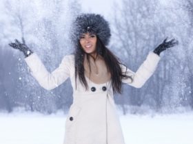 žena na snijegu