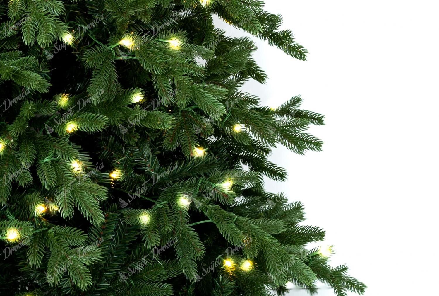 Zašto je bolje kupiti umjetno božićno drvce?