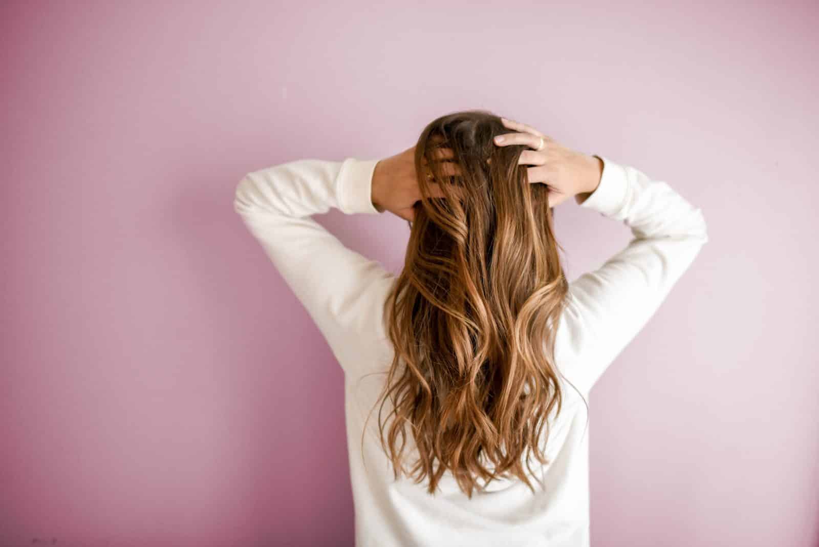Posvjetljivanje kose medom i cimetom