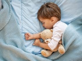 Kako uspavati više beba istovremeno: 15 efikasnih načina